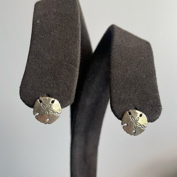 Vintage Jewelry - Vintage Small Sterling Silver Sand-dollar Earrings